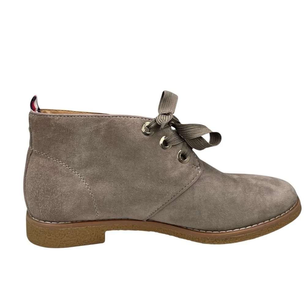 Tommy Hilfiger Taupe Suede Balbina Lace Up Ankle Chukka Casual Boots Size 8.5